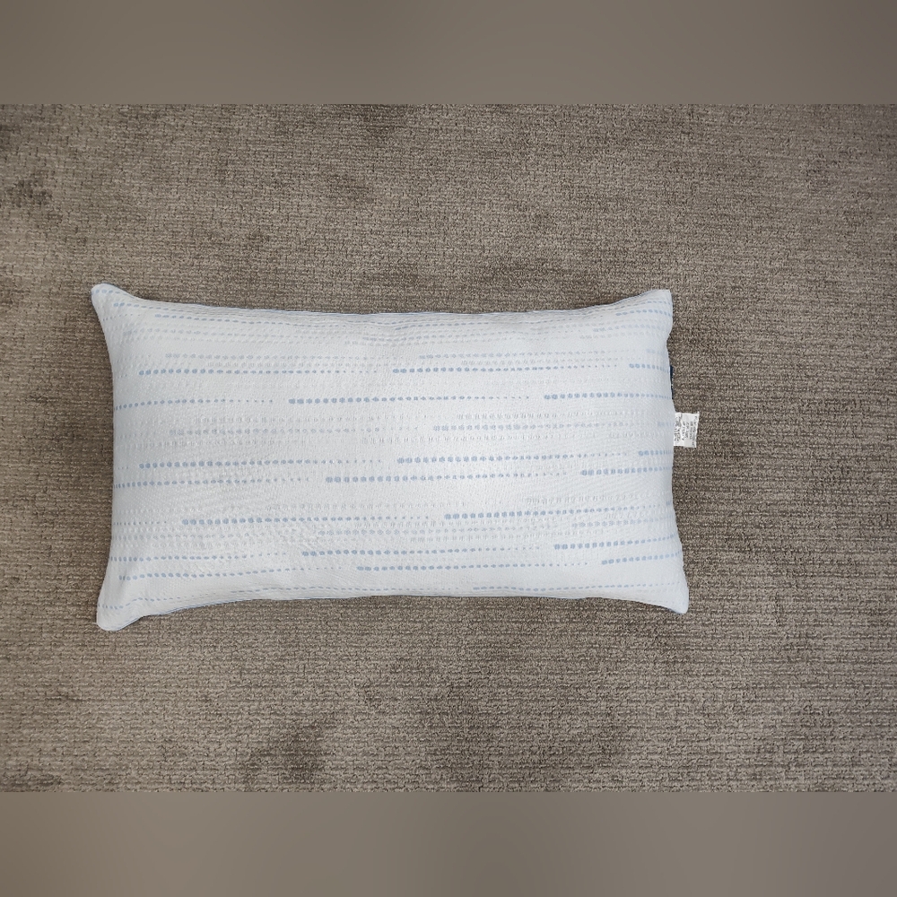 Serta King Size Down Alternative Memory Foam Pillow - Gently Used